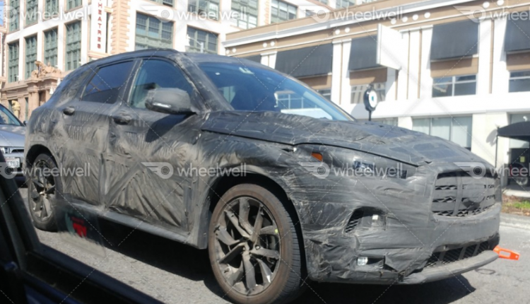 صور سيارة إنفينيتي QX50 2019 أثناء اختبارها